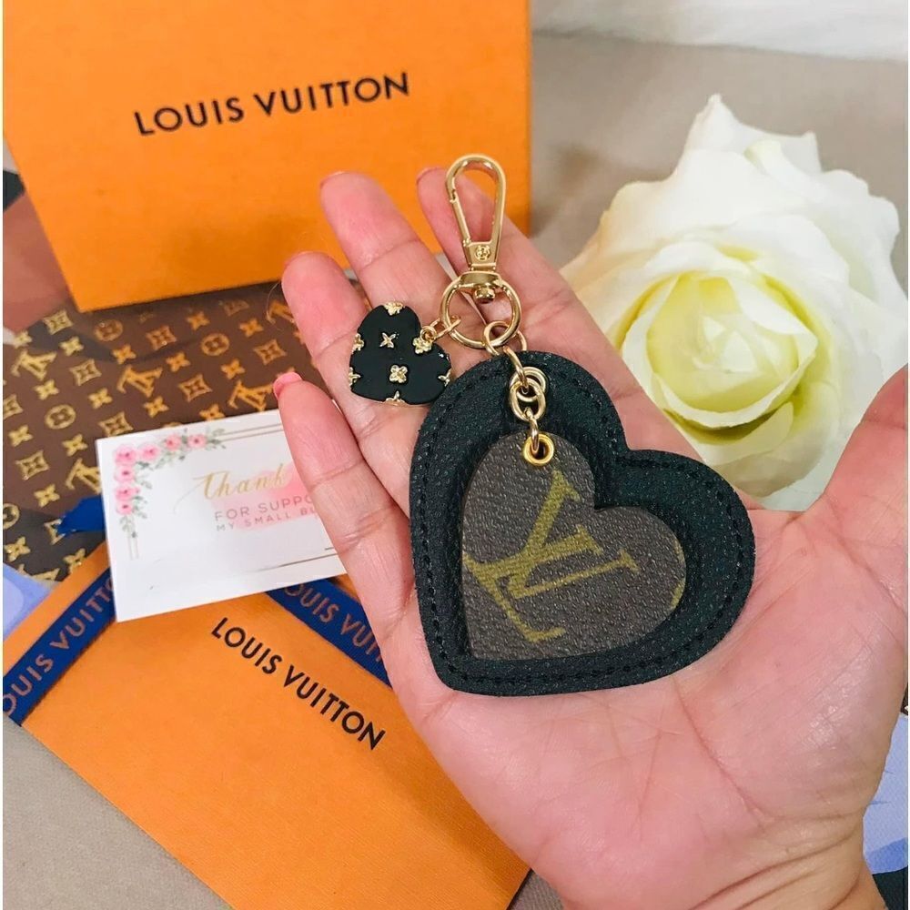HEART CHARM BLACK